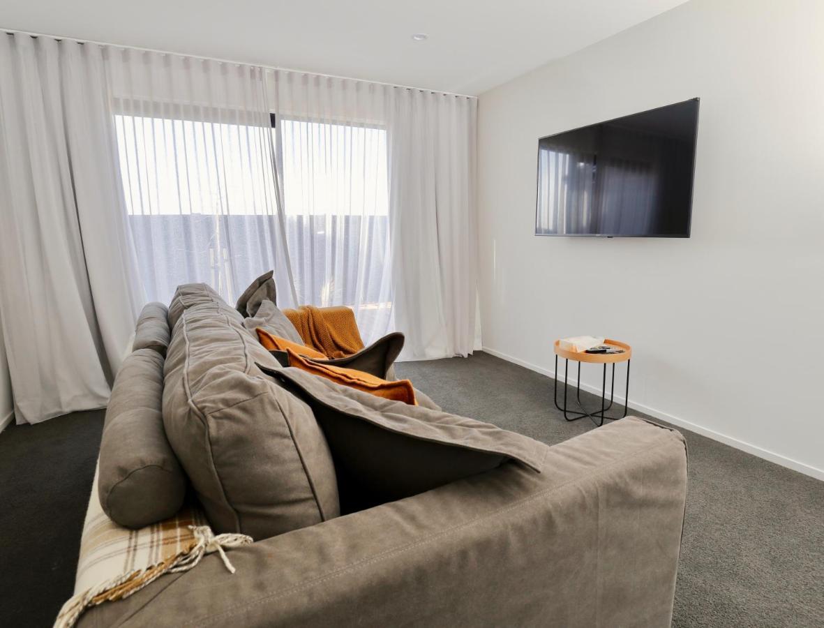 Lake House - Te Anau Holiday Home Экстерьер фото