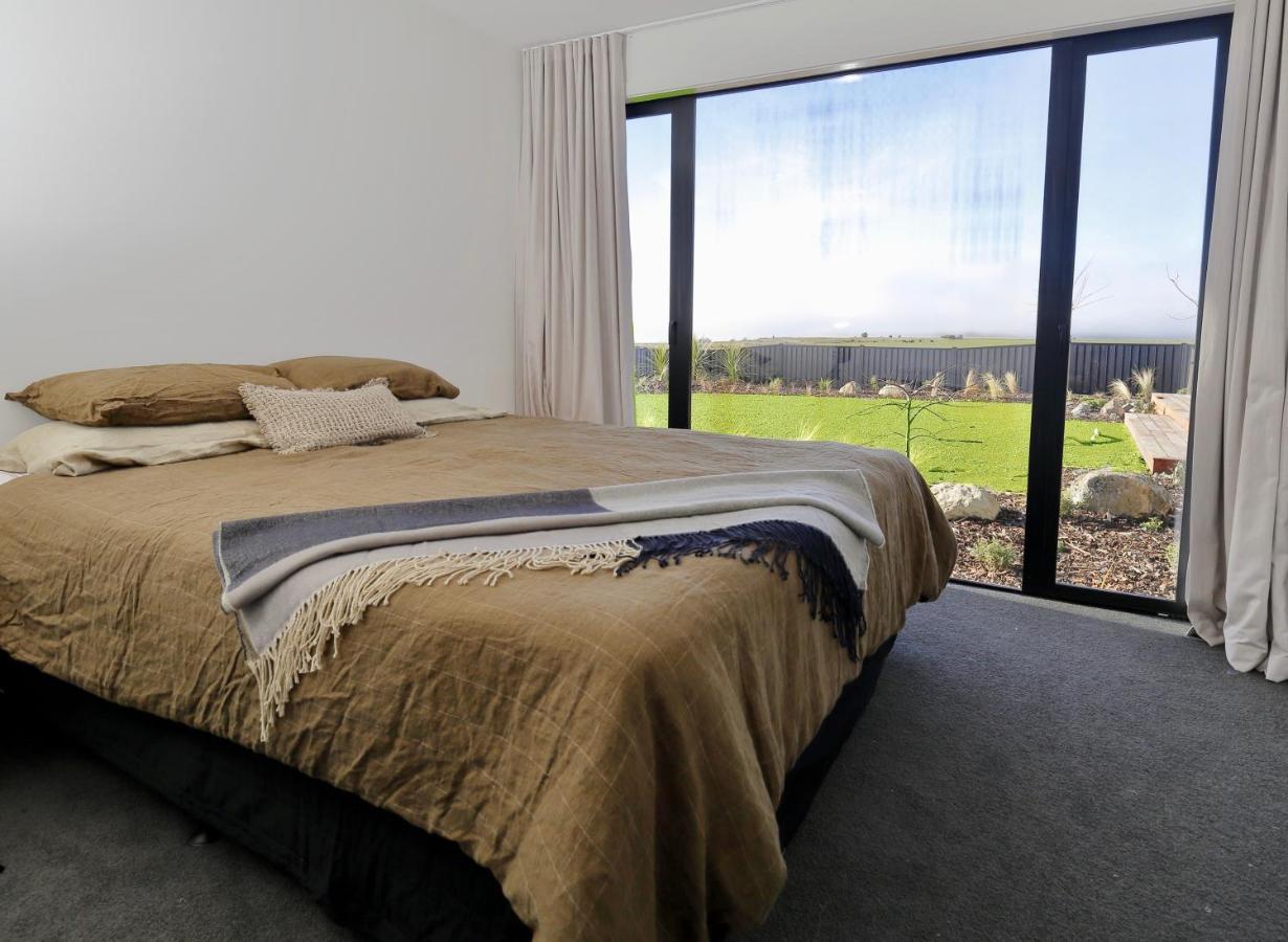 Lake House - Te Anau Holiday Home Экстерьер фото